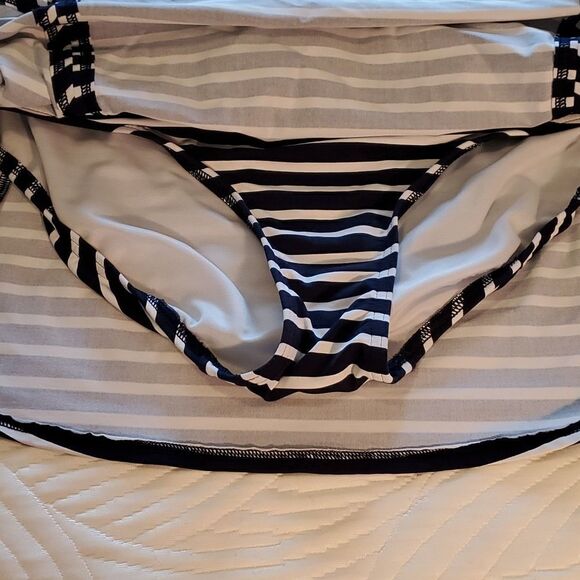 Lands' End Ladies Swimsuit Skort 12 - Picture 3 of 6